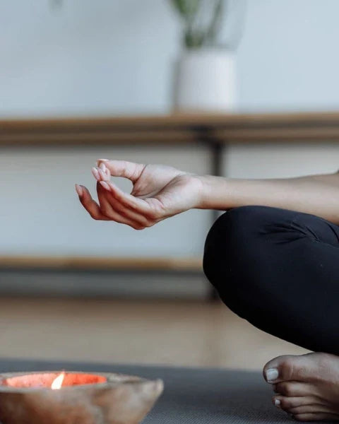 Cómo empezar a meditar (aunque tu mente no pare): guía para crear el hábito